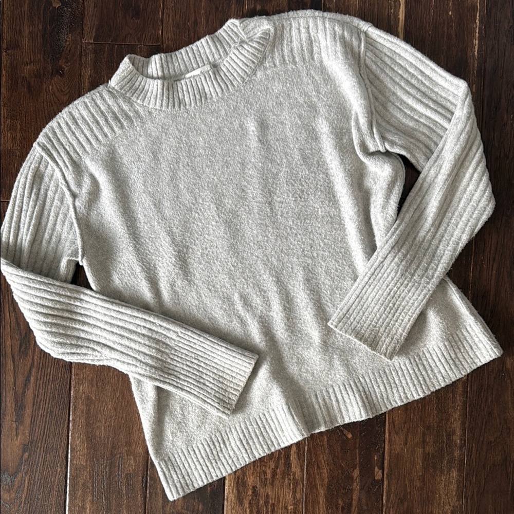 Active USA Gray Crew Neck Sweater with Ribbed Detailing